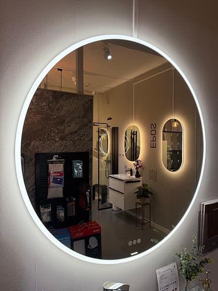 Svedbergs runt badrumsspegel med LED-belysning