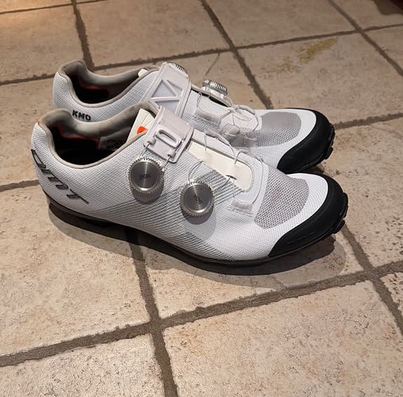 DMT KMO EVO cykelskor 43 vit