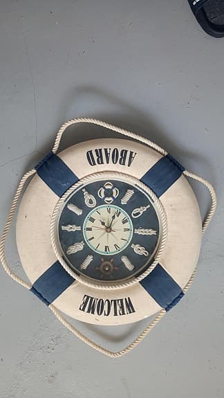 Livboj väggklocka