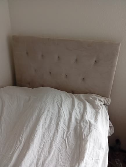 Mio sänggavel beige tyg