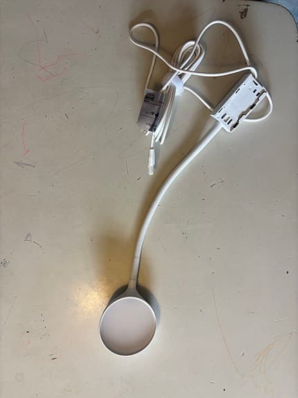 Ikea lampa till bokhylla