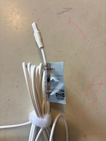 Ikea lampa till bokhylla