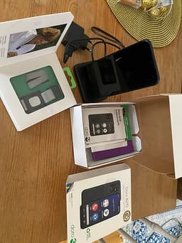 Doro 8210 64GB + Alarm trigger armband