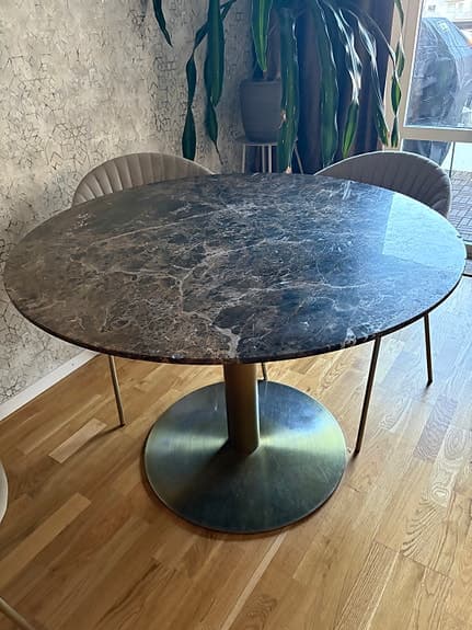 Tiffany runt bord i marmor