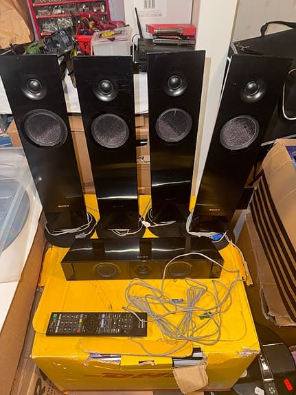 Sony hemmabiosystem med golvhögtalare och subwoofer svart