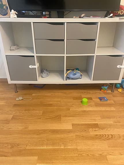 Byrå med mycket utrymme säljes