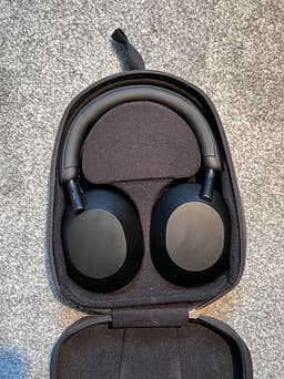 Sony WH-1000XM5 svarta