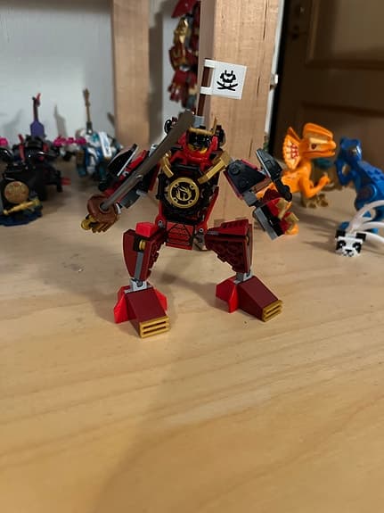 LEGO Ninjago robot med minifigur röd
