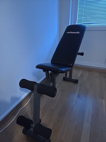 Träningsbänk justerbar svart( incline -flat-decline)