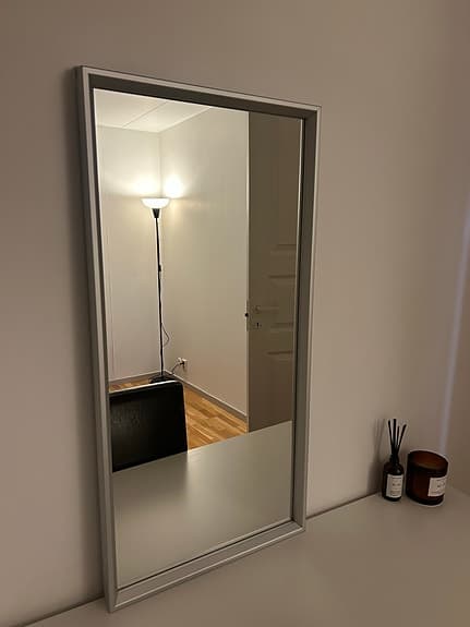 Spegel med silverram