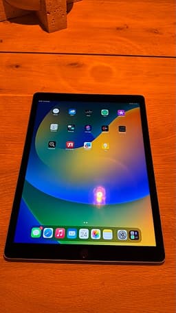 iPad Pro 12,9" Wifi inkl Apple smart Keyboard & Apple Smart Folio