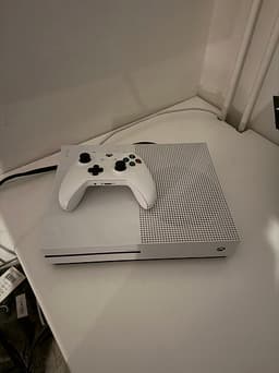 Microsoft Xbox One S spelkonsol vit