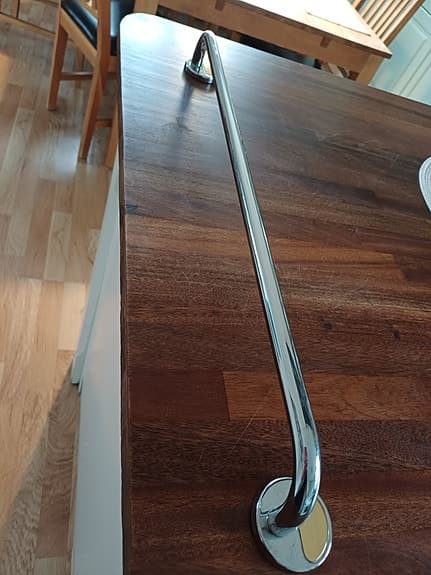 Kromad handdukstork SMEDBO,  600mm mellan skruvhålen