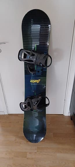 Burton Blunt snowboard med bindningar blå grön