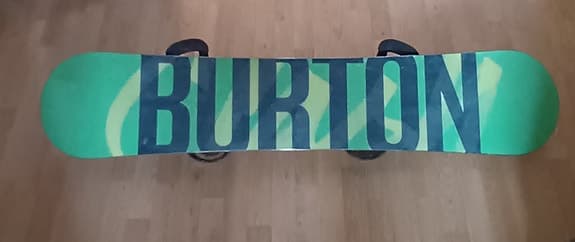 Burton Blunt snowboard med bindningar blå grön