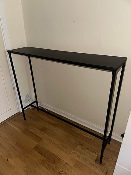 Avlastningsbord i svart metal