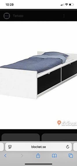 Fin IKEA-säng med praktisk förvaring (knappt använd)