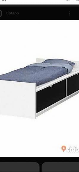 Fin IKEA-säng med praktisk förvaring (knappt använd)