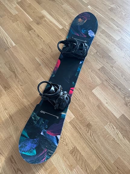 Ride Rapture snowboard 150 cm svart med Ride bindningar