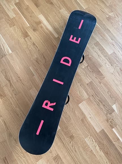 Ride Rapture snowboard 150 cm svart med Ride bindningar
