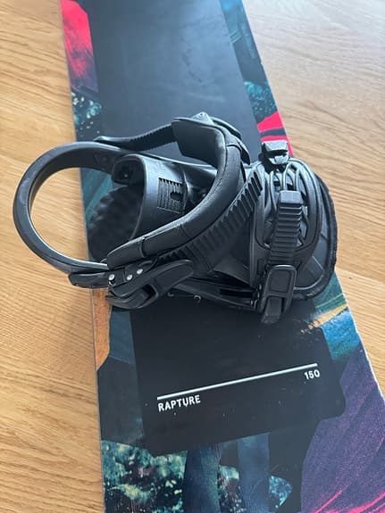 Ride Rapture snowboard 150 cm svart med Ride bindningar