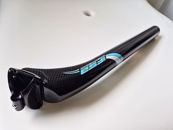 FSA k- force light sadelstolpe kolfiber svart