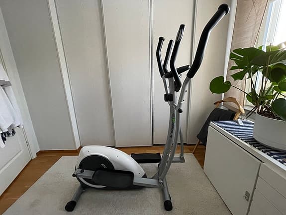 Crosstrainer med display grå svart