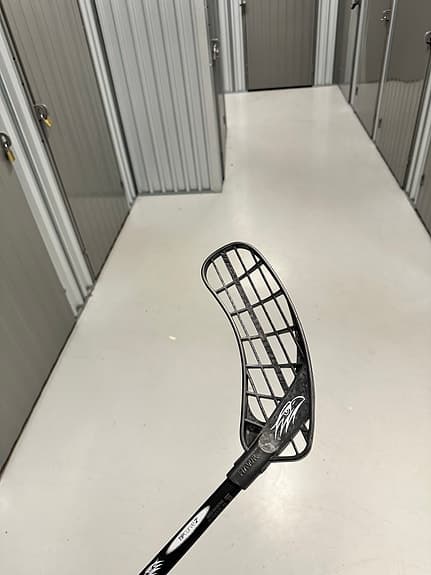 Salming Hawk innebandyklubba svart kolfiber