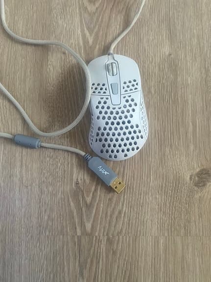 Xtrfy M4 RGB datormus vit