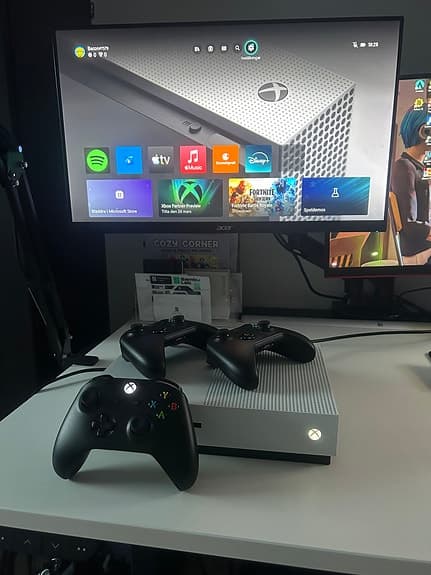 Microsoft Xbox One S spelkonsol vit + 3 Handkontroller svart
