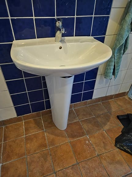 Tvättställ med pelare vit keramik× blandare