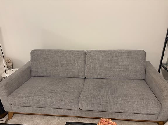 Grå soffa