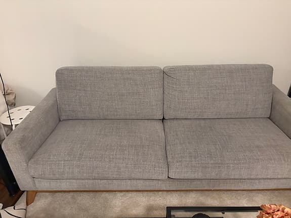 Grå soffa