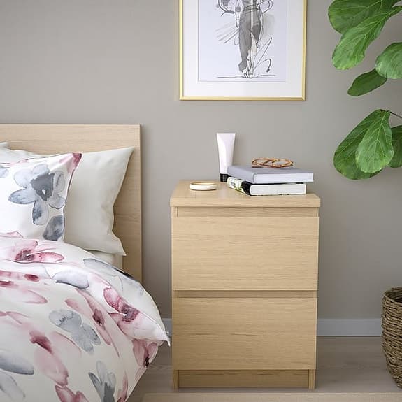 MALM. Byrå med 2 lådor, vitlaserad ekfaner. IKEA.