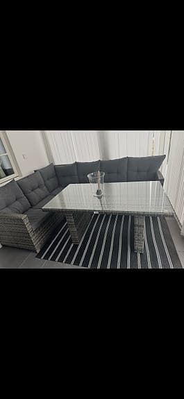 Hörnsoffa med bord utemöbelset rotting grå