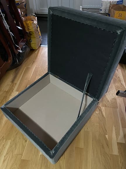 Pall med förvaring sammet grå