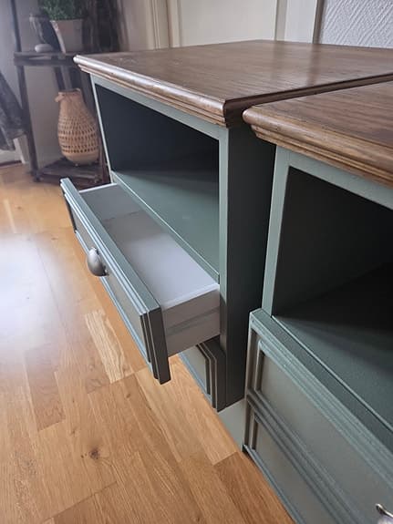 2 fina sängbord