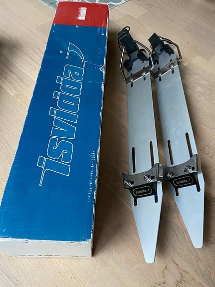 Långfärdsskridskor samt True North kängor storlek 41 svart läder