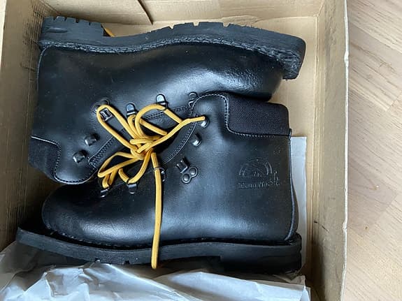 Långfärdsskridskor samt True North kängor storlek 41 svart läder