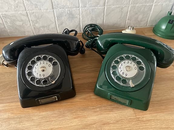 Televerket Dialog telefoner med nummerskiva, tillverkad 1962-1972