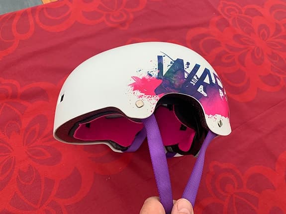 Mycket fint skick. Cykelhjälm reglerbar stl 56-58 M/L Stadium