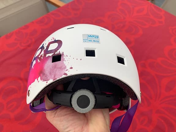 Mycket fint skick. Cykelhjälm reglerbar stl 56-58 M/L Stadium