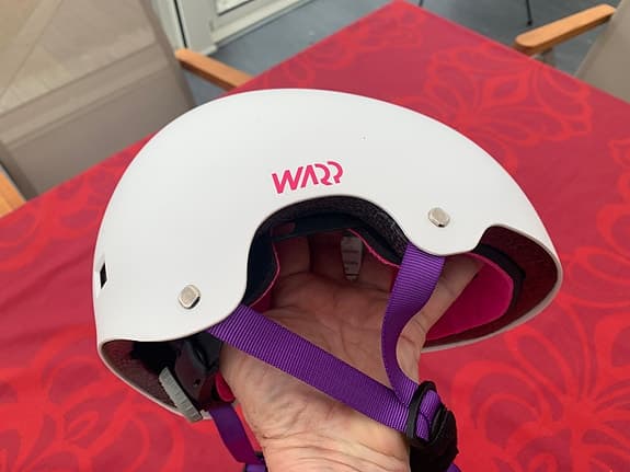 Mycket fint skick. Cykelhjälm reglerbar stl 56-58 M/L Stadium