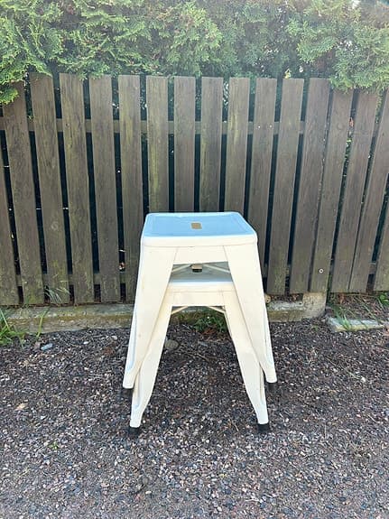 2st pallar metall industrial patina stapelbar stolar plåt