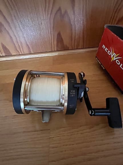 Red Wolf Sea 300 trollingrulle svart/guld