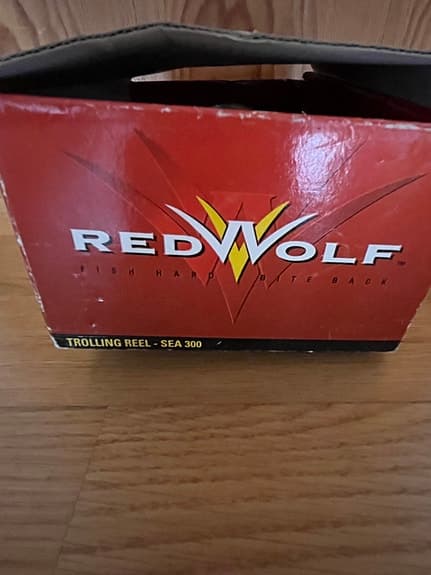 Red Wolf Sea 300 trollingrulle svart/guld