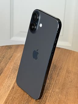 iPhone 16 - 128 GB - Svart - Batteri 90 %