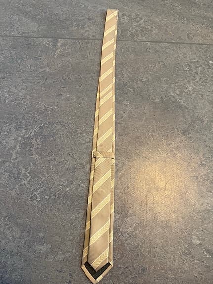 Herrslips beige med diagonala ränder