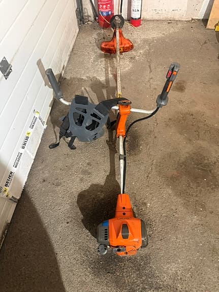 Röjsåg Husqvarna och  Klippo gräsklippare med drift bensin