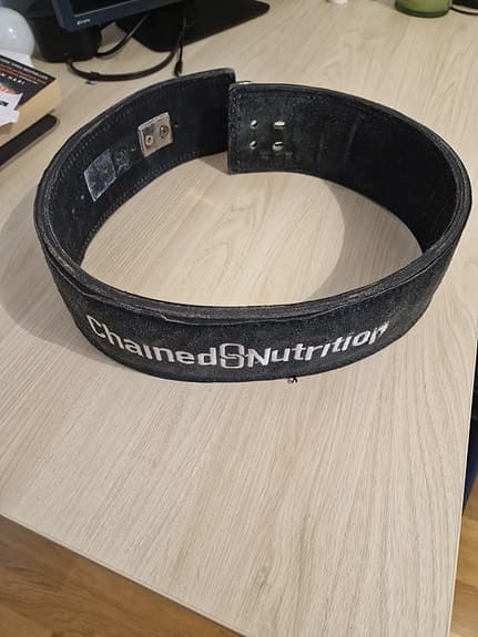 Chained Nutrition tyngdlyftar bälte svart